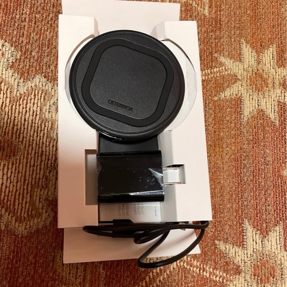 New Otterbox Wireless Charging Pad - Picture 2 of 8